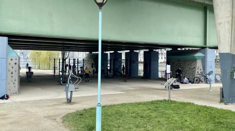 Bloc du mur d'escalade de ile aux cygnes