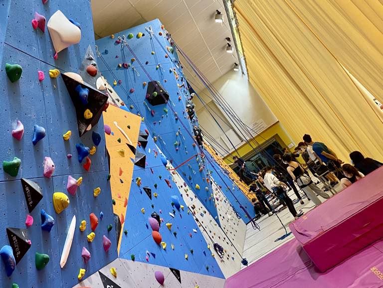 Mur blocs escalade Paris 15 Club Atoutprises